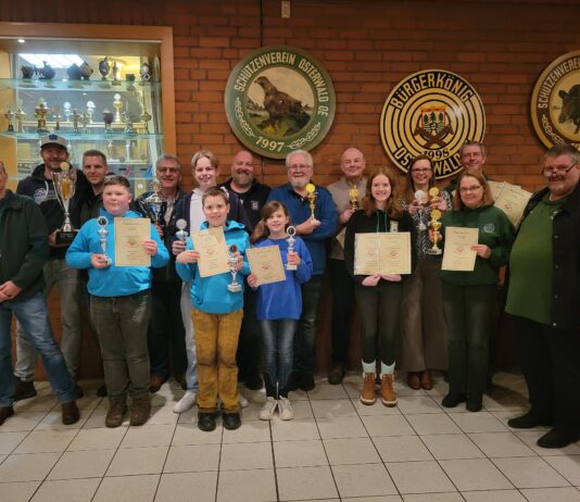 Erfolgreiches Pokalschießen befreundeter Schützenvereine beim Schützenverein Osterwald O/E Erfolgreiches Pokalschießen befreundeter Schützenvereine zeigt sportlichen Zusammenhalt und spannende Wettkämpfe