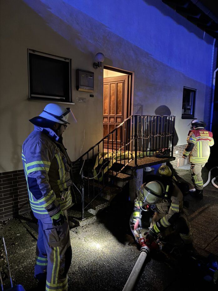 Feuerwehr rettet Familie nach Brand im Wäschetrockner. Einsatzkräfte waren schnell vor Ort und verhinderten Schlimmeres