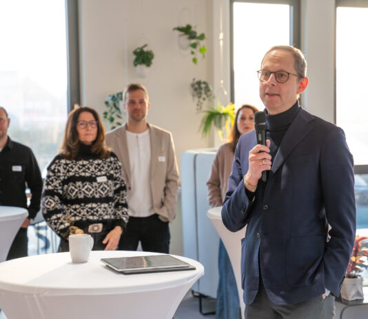 Bürokratieabbau überzeugt Unternehmer: Hoppenstedt erklärt Ziele, Ideen und Vernetzung Bürokratieabbau überzeugt Unternehmer: MdB Dr. Hendrik Hoppenstedt stellt Einsparziele vor, diskutiert Digitalisierung, Energie und Vernetzung