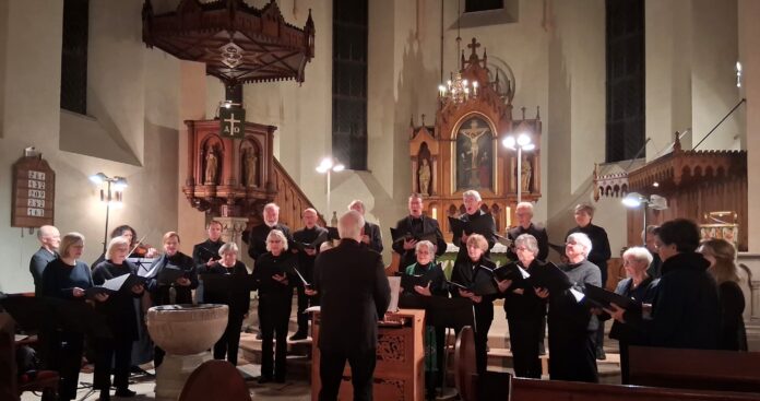 Der Kammerchor Neustädter Land im Oktober 2025 in der Klosterkirche Mariensee Venezianische Klänge am Sonntag erleben: Der Kammerchor Neustädter Land präsentiert Monteverdi in der Klosterkirche Mariensee