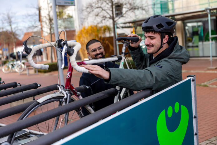 Mit Bus & Bike Meer erleben: Fahrradbus rollt wieder los Fahrradbus rollt wieder los: Linie 835 startet am 28. März 2026 und umrundet das Steinhuder Meer mit Fahrradanhänger