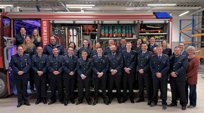 Ortsbrandmeister Sven Hellfeuer im Amt bestätigt und Umzug ins neue Feuerwehrhaus begonnen Ortsbrandmeister Sven Hellfeuer im Amt bestätigt und Umzug ins neue Feuerwehrhaus begonnen. Feuerwehr zeigt Engagement und Erfolge