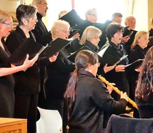 Chormusik an Karfreitag: Stadtkantorei und Liebfrauengemeinde laden ein Chormusik an Karfreitag: Stadtkantorei und Liebfrauengemeinde laden ein zu Mendelssohn, Bach und Texten des Pastors