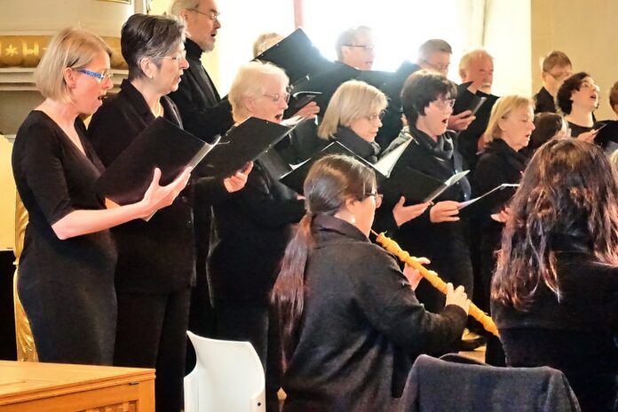 Mitglieder der Stadtkantorei in der Liebfrauenkirche Chormusik an Karfreitag: Stadtkantorei und Liebfrauengemeinde laden ein zu Mendelssohn, Bach und Texten des Pastors