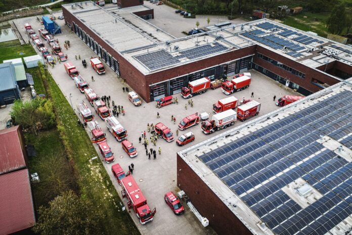 Jahresübung der Regionsfeuerwehrbereitschaft: 147 Einsatzkräfte der Feuerwehr proben Ernstfall mit Drohne, Rettung und Unfalllage