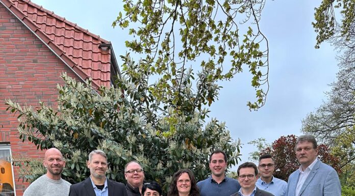 CDU Schneeren stellt Liste zur Kommunalwahl auf Die CDU Schneeren Kommunalwahl nimmt Gestalt an: Stefan Porscha führt die Liste an, Michael Neikes kandidiert für den Stadtrat