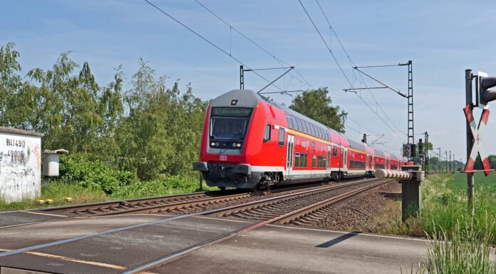 Bahnübergang Moordorfer Straße wird gesperrt Der Bahnübergang gesperrt an der Moordorfer Straße in Poggenhagen: Von 19. Mai 2026 bis 21. Mai 2026 gelten Umleitungen für Autos und Busse