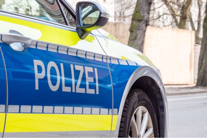 Einbruch in Tankstelle in Neustadt: Drei Männer flüchten mit gestohlenem Skoda über L 380, A 352 und A 2 bis Lehrte