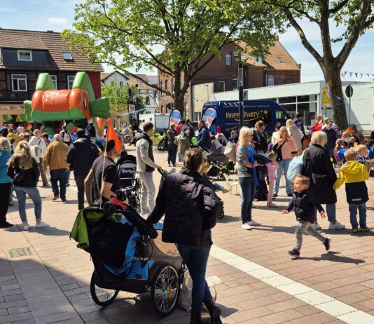 Familientage in Neustadt am La-Ferté-Macé-Platz Familientage in Neustadt am La-Ferté-Macé-Platz bieten am 11. Juli von 10 bis 13 Uhr Spiel, Hüpfburg und Kinderschminken
