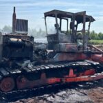 Brennende Fräsmaschine im Moor bei Schneeren – Feuerwehr verhindert Flächenbrand Bei Schneeren brennt am 04.08.2026 eine Fräsmaschine im Moor. Die Feuerwehr verhindert in der Verlängerung Hühnerbusch einen Flächenbrand