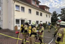 Große Alarmübung in Schneeren – 150 Einsatzkräfte trainieren Brand im Wohnheim Bei der Brandübung im Wohnheim Schneeren trainierten am 9. September rund 150 Kräfte Menschenrettung, Atemschutz und Drehleitereinsatz