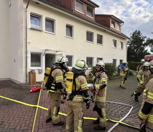 Große Alarmübung in Schneeren – 150 Einsatzkräfte trainieren Brand im Wohnheim Bei der Brandübung im Wohnheim Schneeren trainierten am 9. September rund 150 Kräfte Menschenrettung, Atemschutz und Drehleitereinsatz